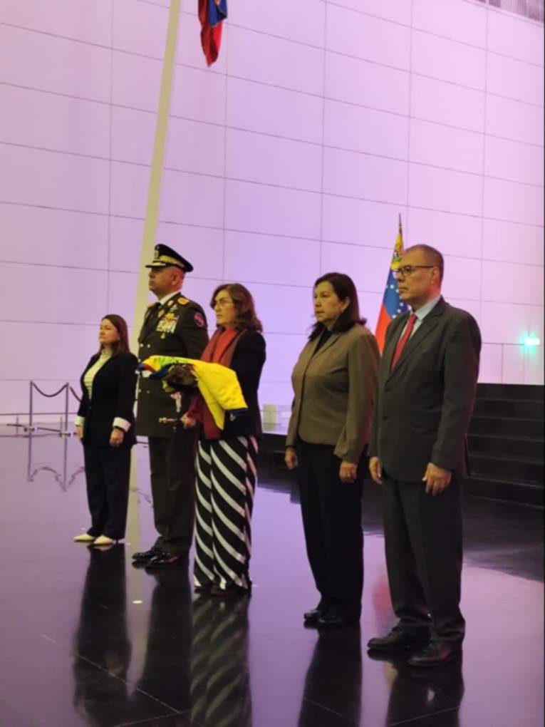 216 años de libertad: realizan actos del 19 de abril en el Panteón Nacional