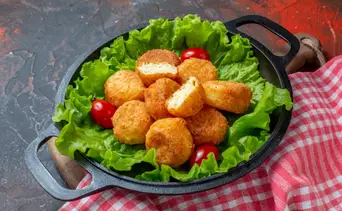 Cómo preparar croquetas de pollo súper jugosas: el secreto está en lograr este tipo de cocción que pocos conocen