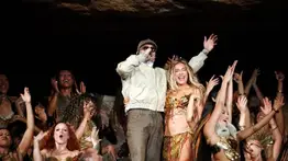 ¡Karol G rechaza públicamente a Peso Pluma! Asi fue el momento viral que compartieron en pleno escenario de Coachella