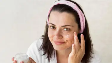 ¡Sin tratamientos invasivos! Esta es la crema hidratante que puedes preparar en casa para combatir las arrugas: así debes aplicarla ¡Sin tratamientos invasivos! Esta es la crema hidratante que puedes preparar en casa para combatir las arrugas: así debes aplicarla