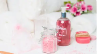 Usos y beneficios del agua de rosas en la cosmética: aprende a prepararla en casa en estos sencillos pasos Usos y beneficios del agua de rosas en la cosmética: aprende a prepararla en casa en estos sencillos pasos
