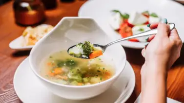 El secreto de la alta cocina en casa: Jordi Cruz revoluciona el caldo de verduras con un ingrediente inesperado El secreto de la alta cocina en casa: Jordi Cruz revoluciona el caldo de verduras con un ingrediente inesperado