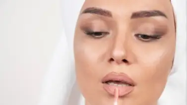 El regreso del 'lipcealer': el truco del corrector para unos labios con volumen extremo El regreso del 'lipcealer': el truco del corrector para unos labios con volumen extremo