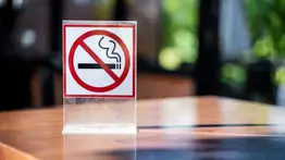 Personas nacidas después del 2009 tendrán prohibido fumar en este país