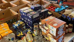 Así funcionan buscadores de comida gratis en los cinco condados de Nueva York