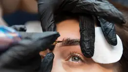 Descubre cuál es el ingrediente que pigmenta tus cejas fácil y rápido: así debes utilizarlo