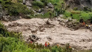 Rescatan a turistas atrapados por deslizamiento de tierra en balneario de Lara: así avanzan las labores Rescatan a turistas atrapados por deslizamiento de tierra en balneario de Lara: así avanzan las labores