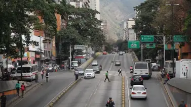 Caracas: identifican a joven que cayó desde el edificio Altoral en las Fuerzas Armadas Caracas: identifican a joven que cayó desde el edificio Altoral en las Fuerzas Armadas