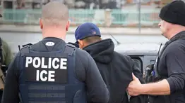 Quiso denunciar una red criminal y terminó detenido por el ICE: el caso de un inmigrante en Nueva York