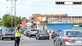 Prohiben estacionar vehículos en reconocida avenida de Caracas: monto de la multa
