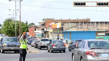 Prohiben estacionar vehículos en reconocida avenida de Caracas: monto de la multa Prohiben estacionar vehículos en reconocida avenida de Caracas: monto de la multa