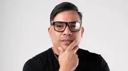 DJ salsero venezolano Carlitos Bronco celebra su consolidado legado de premios y éxitos globales