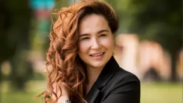 Alquimia cromática: coloración de cabello estratégica que rejuvenece la mirada después de los 50 Alquimia cromática: coloración de cabello estratégica que rejuvenece la mirada después de los 50