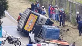 Unidad de transporte público se incendia tras volcamiento en Caracas: esto se sabe