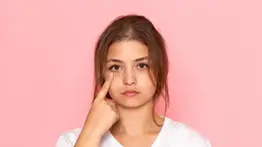 Este es el gel natural que elimina las ojeras fácil y rápido: así debes aplicarlo para aprovechar su máximo efecto