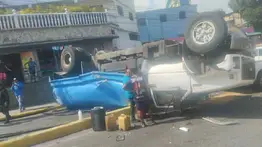 Choque múltiple en la parroquia Sucre: un camión cisterna involucrado