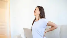 Combate el dolor de espalda con esta infusión natural rica en propiedades antinflamatorias: esta es la cantidad que debes ingerir al día