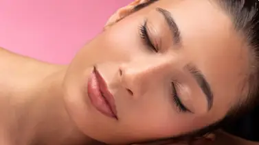 Consigue un efecto lifting en tus cejas: descubre cómo diseñar su forma y enmarcar tu mirada con la calidad de un maquillador de Hollywood Consigue un efecto lifting en tus cejas: descubre cómo diseñar su forma y enmarcar tu mirada con la calidad de un maquillador de Hollywood