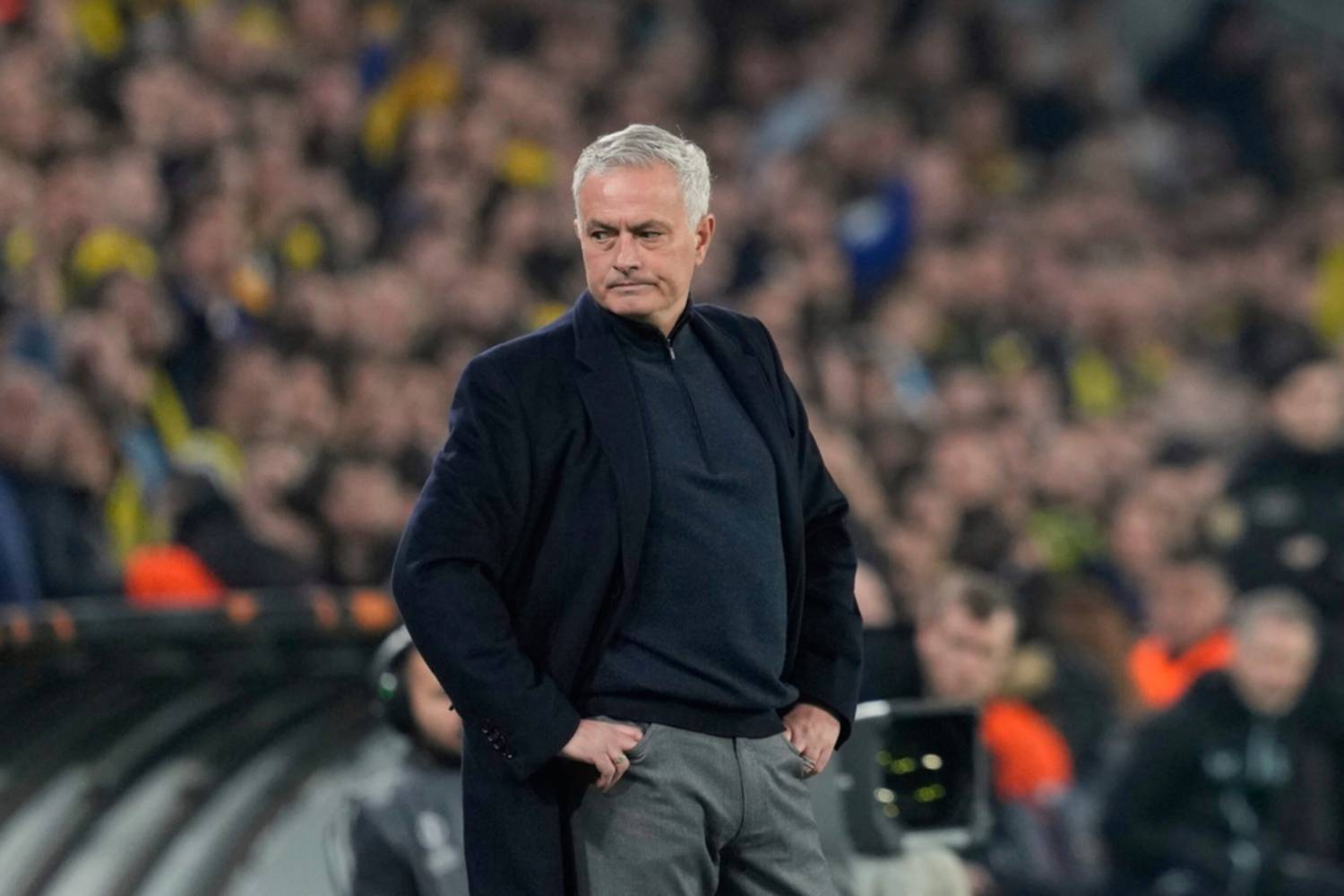 El vestuario del Real Madrid aleja a Mourinho: esta es la opción que desean en el club El vestuario del Real Madrid aleja a Mourinho: esta es la opción que desean en el club
