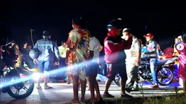 Solo sobrevivió una bebé: gandola arrolla a cuatro personas que viajaban en una moto