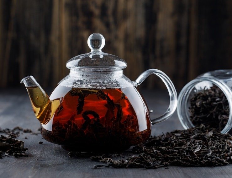 Aprende a preparar el tinte de té negro: así debes aplicarlo para aprovecharlo al máximo Aprende a preparar el tinte de té negro: así debes aplicarlo para aprovecharlo al máximo