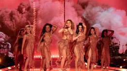 Bailarina de Shakira revela los desafíos de coreografiar para la gira mundial: Inventa en frente nuestro