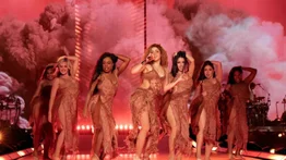 Bailarina de Shakira revela los desafíos de coreografiar para la gira mundial: Inventa en frente nuestro