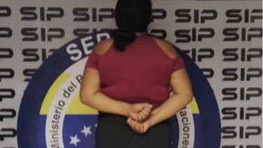 Vendía insumos y medicamentos de un hospital: capturan a mujer y le incautan dos celulares