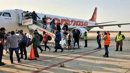 Arriba otro vuelo con migrantes venezolanos proveniente de Honduras: fueron repatriados desde Estados Unidos