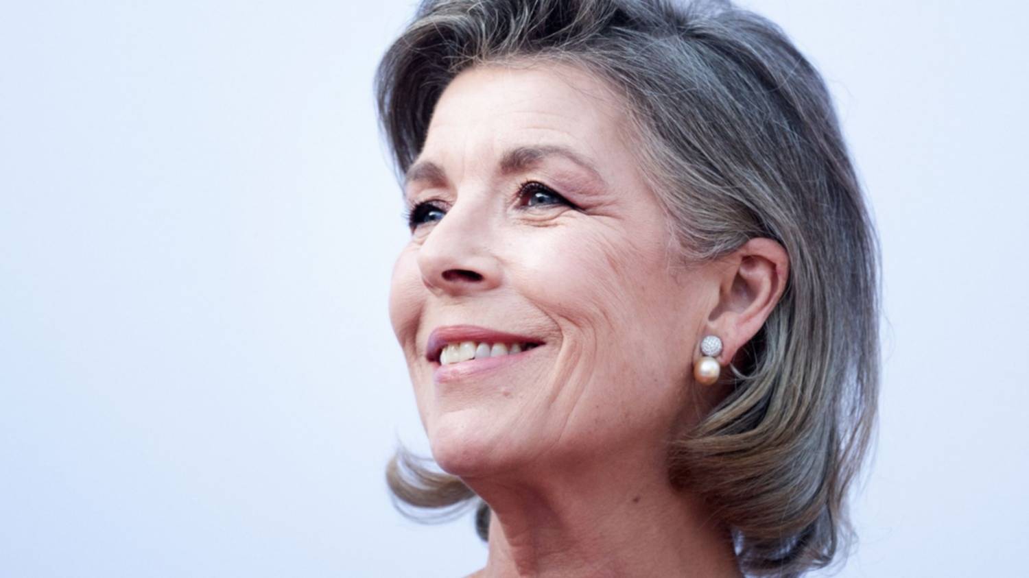 Canas al descubierto: Carolina Herrera y la Reina Letizia desatan el debate capilar más elegante y polémico del año