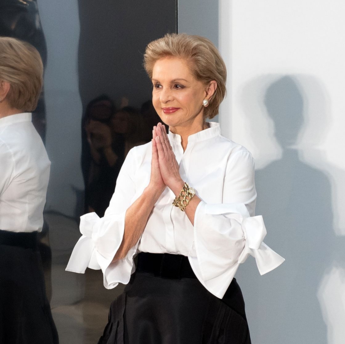 Canas al descubierto: Carolina Herrera y la Reina Letizia desatan el debate capilar más elegante y polémico del año Canas al descubierto: Carolina Herrera y la Reina Letizia desatan el debate capilar más elegante y polémico del año