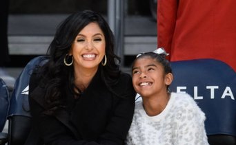 Viuda de Kobe Bryant honra a su hija y beca a jóvenes talentos del baloncesto