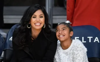 Viuda de Kobe Bryant honra a su hija y beca a jóvenes talentos del baloncesto