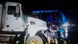 Colisión entre una Encava y gandola este 3 de mayo : reportan al menos 21 heridos