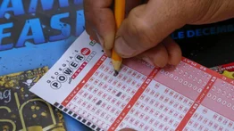 Hombre en Kentucky gana $167 millones en la lotería y es arrestado a los dos días:  habría agredido a un policía