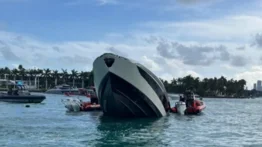 Yate de lujo se hunde en la bahía de Biscayne: había 32 personas a bordo
