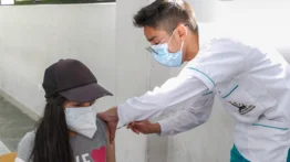 Ecuador ordena uso de mascarilla en escuelas desde este 5 de mayo: aumentan casos de tosferina