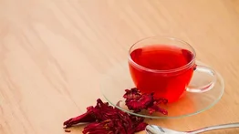 Así debes consumir el té de flor de Jamaica para limpiar el colon