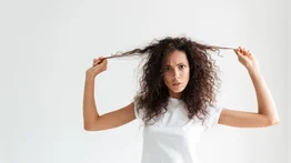 Mantén el frizz bajo control con esta maravillosa fórmula natural
