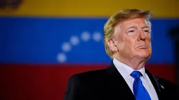 Tribunal le impide a Trump poner fin al parole para venezolanos, cubanos y haitianos: aquí las implicaciones