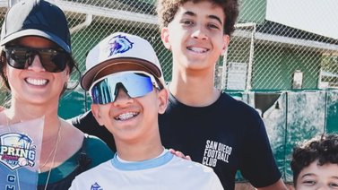 En imágenes: hijo de Inger Devera y Nacho destaca como beisbolista con soberbio Grand Slam