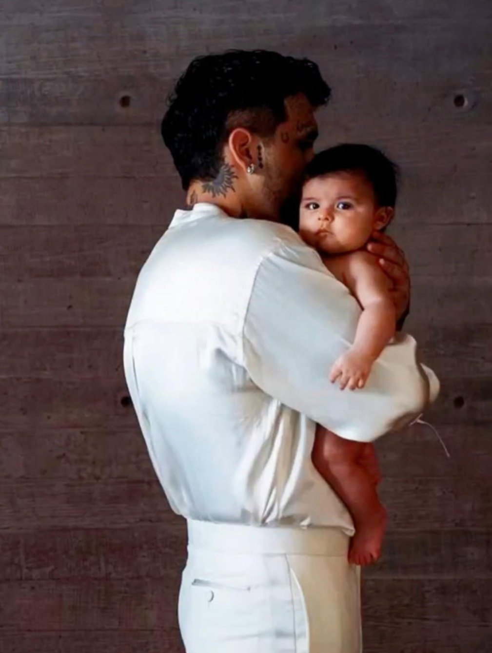 Christian Nodal se sincera sobre la paternidad y revela cómo se llevacon su hija Inti