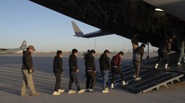 Esto le cuesta a Estados Unidos deportar a un inmigrante indocumentado: cifras oficiales 