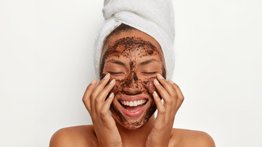 Elimina las células muertas con este maravilloso exfoliante de chocolate y avena
