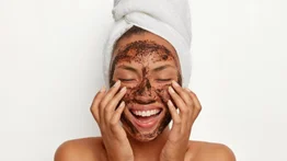 Elimina las células muertas con este maravilloso exfoliante de chocolate y avena