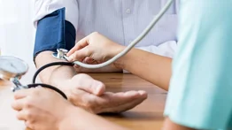 atención médica salud inmigrantes indocumentados estados unidos medicina servicios