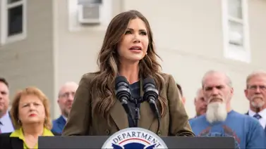 Kristi Noem arremete contra el gobernador de Illinois: hace un llamado para que abandone la política de santuario Kristi Noem arremete contra el gobernador de Illinois: hace un llamado para que abandone la política de santuario