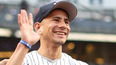 MLB: Junior Alvarado celebra su triunfo en el Kentucky Derby realizando el primer lanzamiento en el Yankee Stadium