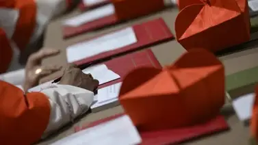 Tercera fumata negra en la Plaza de San Pedro: no se ha elegido un nuevo papa Tercera fumata negra en la Plaza de San Pedro: no se ha elegido un nuevo papa