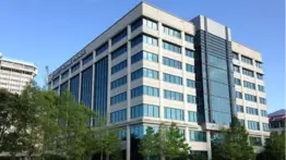 Abogado de Texas denuncia despido e intimidación tras ayudar a migrantes indocumentados: agentes aparecieron en su casa